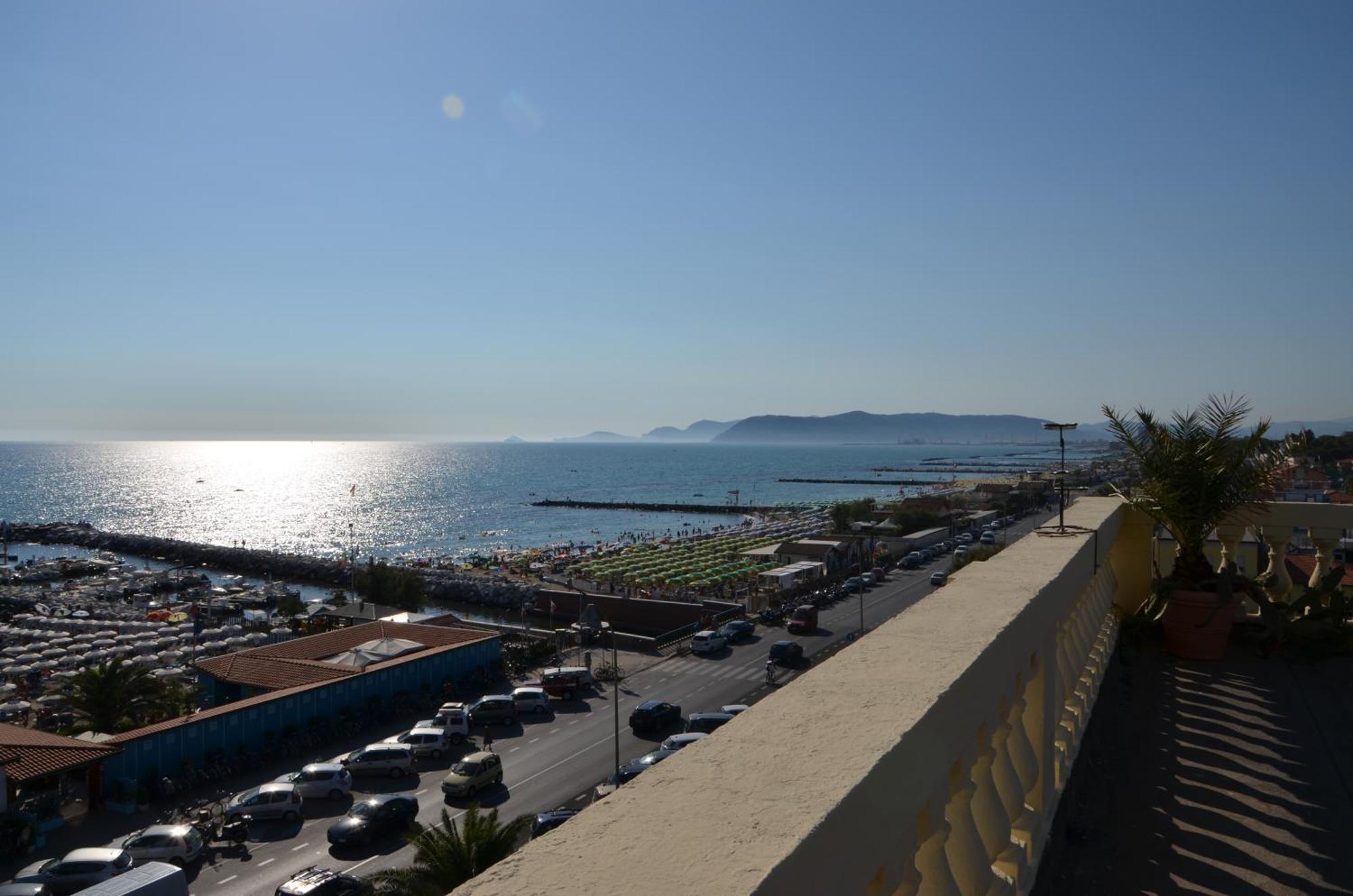 Hotel Italia Marina di Massa Exteriör bild