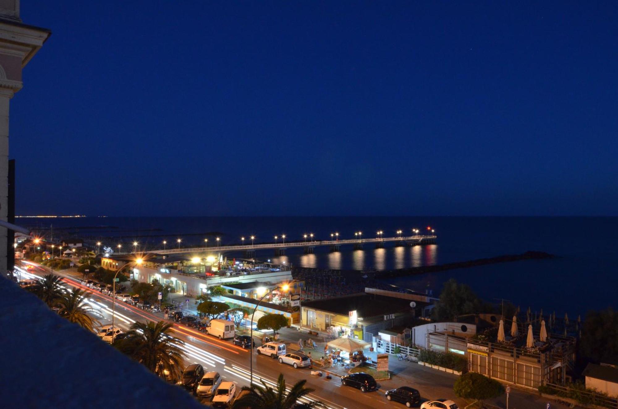 Hotel Italia Marina di Massa Exteriör bild