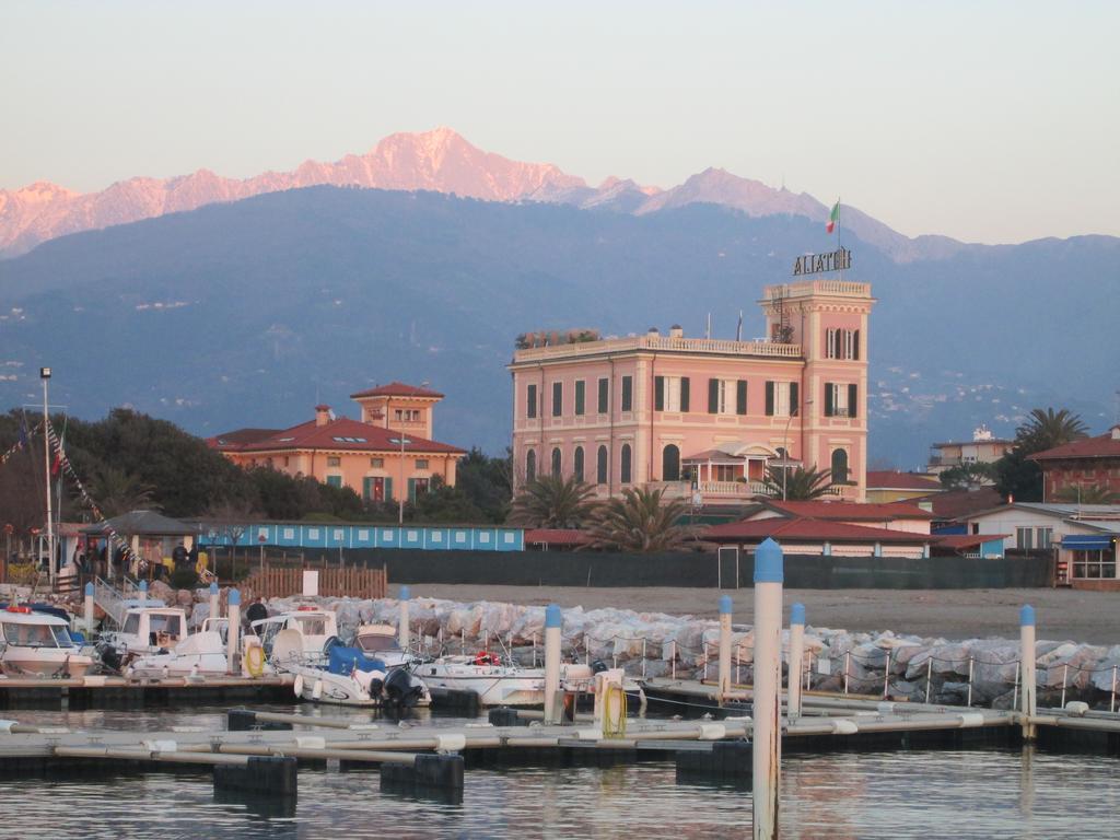 Hotel Italia Marina di Massa Exteriör bild