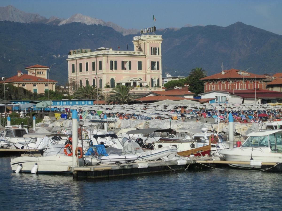 Hotel Italia Marina di Massa Exteriör bild